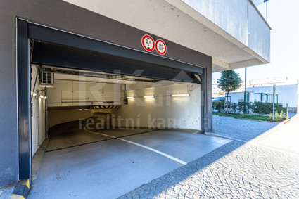 Prodej krytého garážového stání, Praha 7 - Holešovice - Fotka 5